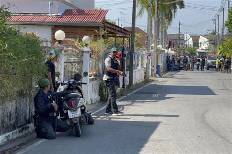Police besiege gunman in Thailand who killed at least 3